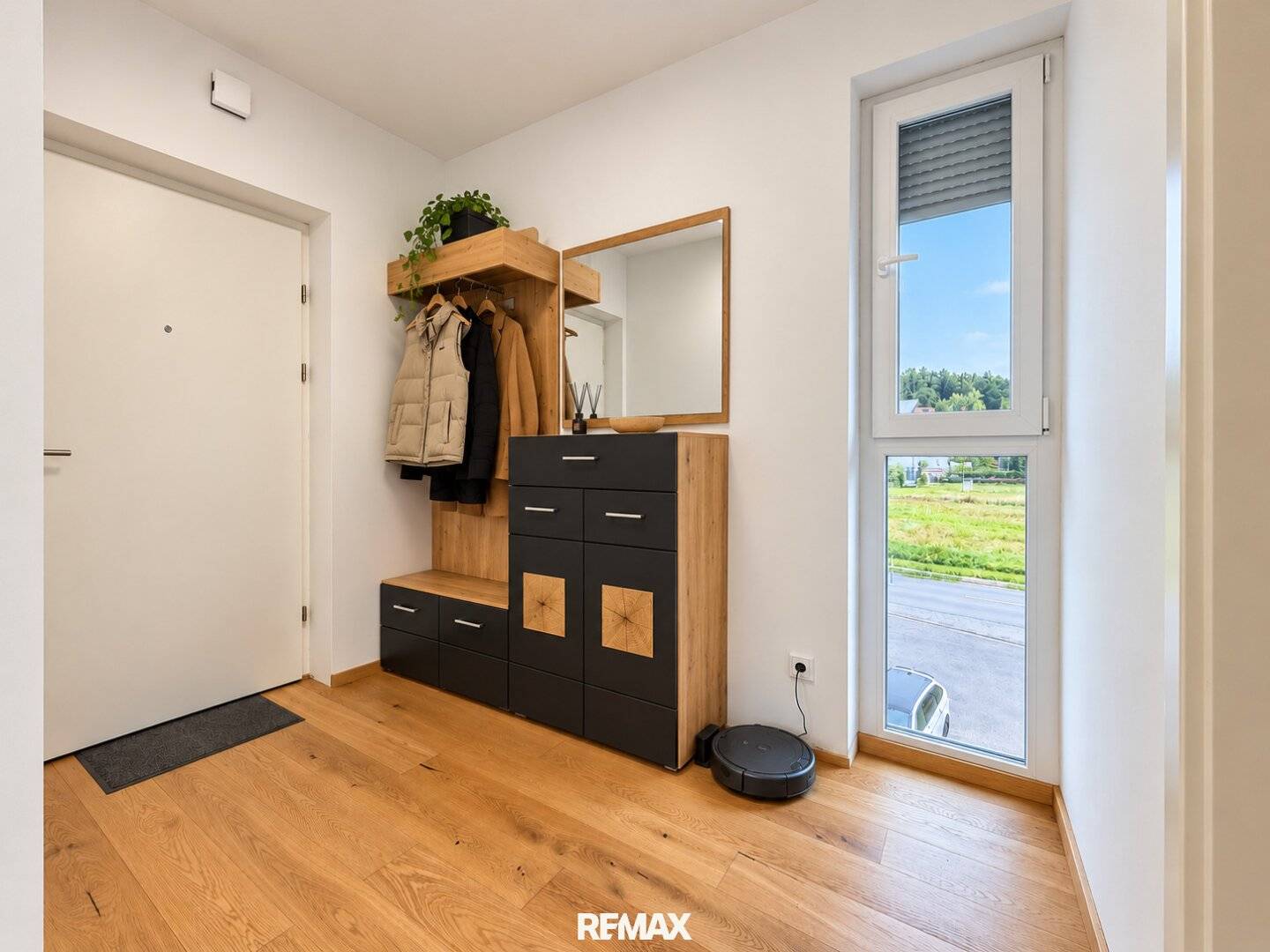 Attraktive 2-Zimmer-Wohnung mit Balkon &amp; extrabreitem Tiefgaragenplatz