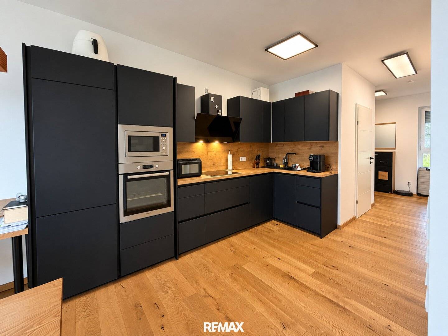Attraktive 2-Zimmer-Wohnung mit Balkon &amp; extrabreitem Tiefgaragenplatz