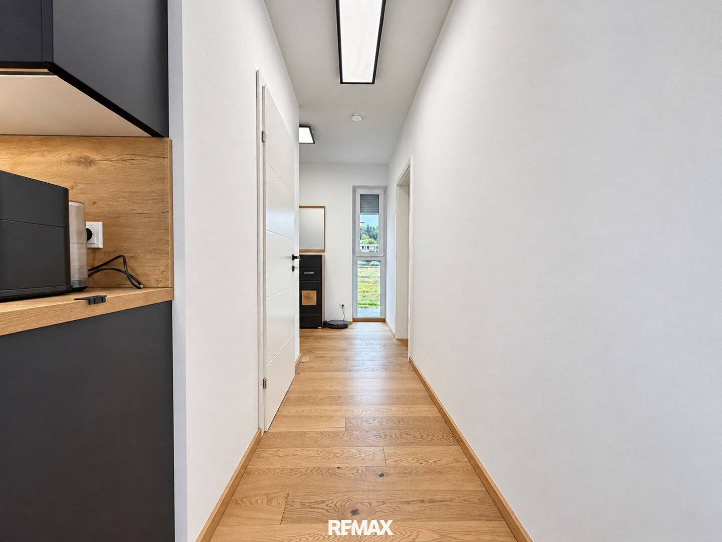 Attraktive 2-Zimmer-Wohnung mit Balkon &amp; extrabreitem Tiefgaragenplatz