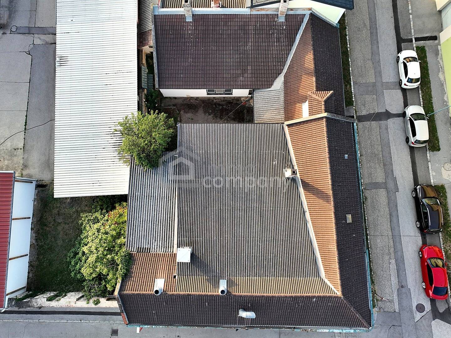 Realize a home Convert former restaurant including apartment with XXL cellar