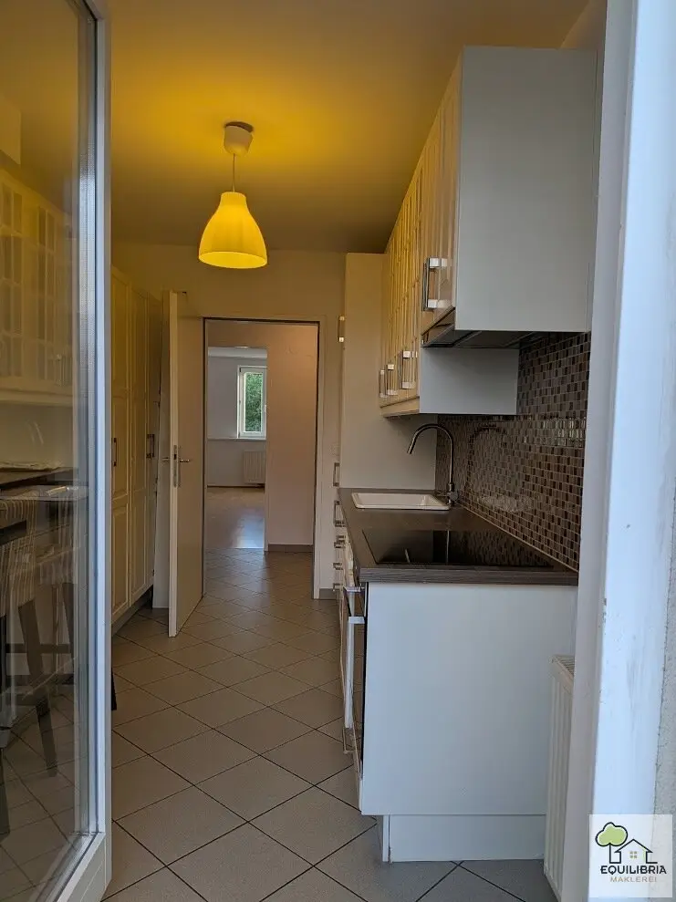4-room apartment with balcony near Hugo-Wolf-Park - ideal for flatshares
