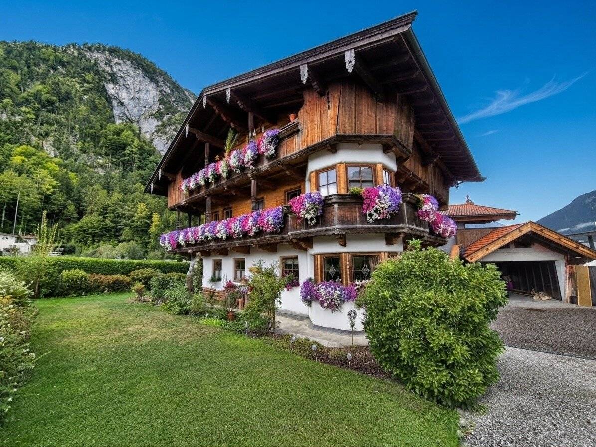 Large well maintained traditional Tyrolean house with 4 residential units at Lake Achensee