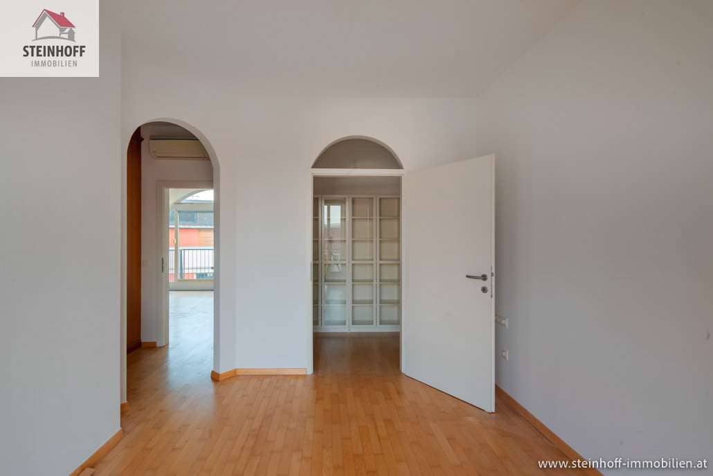 Bright Dachgeschosswohnung with Wehrturm view and balconies