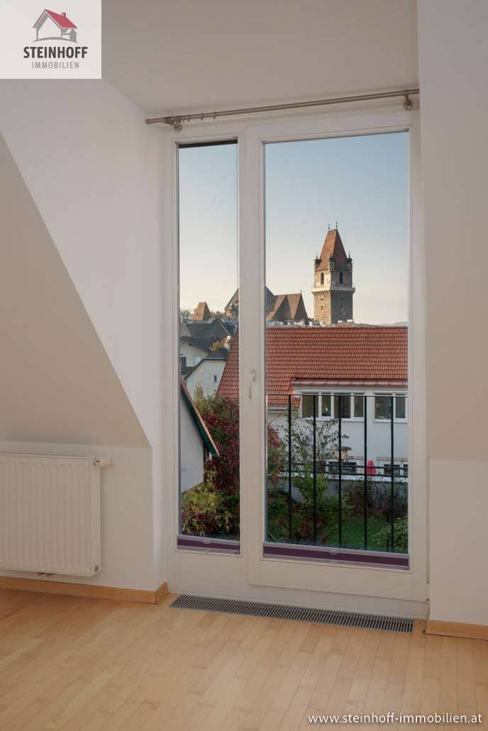 Bright Dachgeschosswohnung with Wehrturm view and balconies
