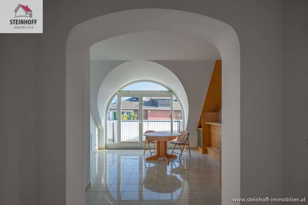 Bright Dachgeschosswohnung with Wehrturm view and balconies