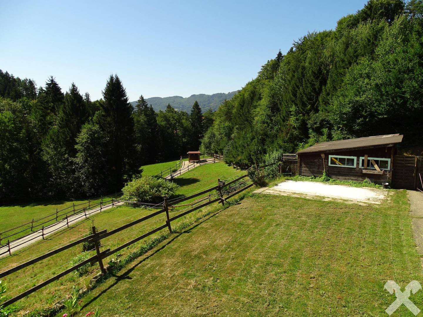 Pferdehof mit Wohnhaus familienwohnung in idyllischer Hofanlage