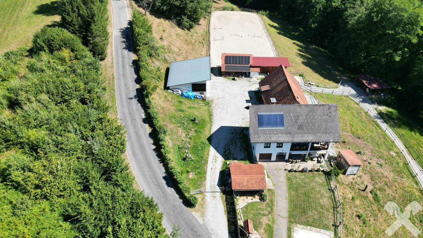 Pferdehof mit Wohnhaus familienwohnung in idyllischer Hofanlage