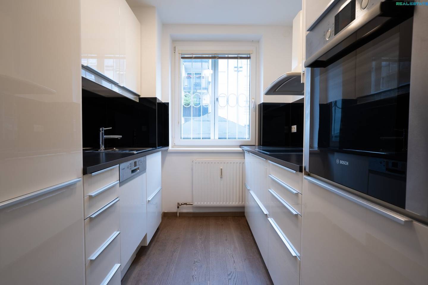 Modernisierte 2-Zimmer-Wohnung mit Lift und Einbauküche in 1100 Wien