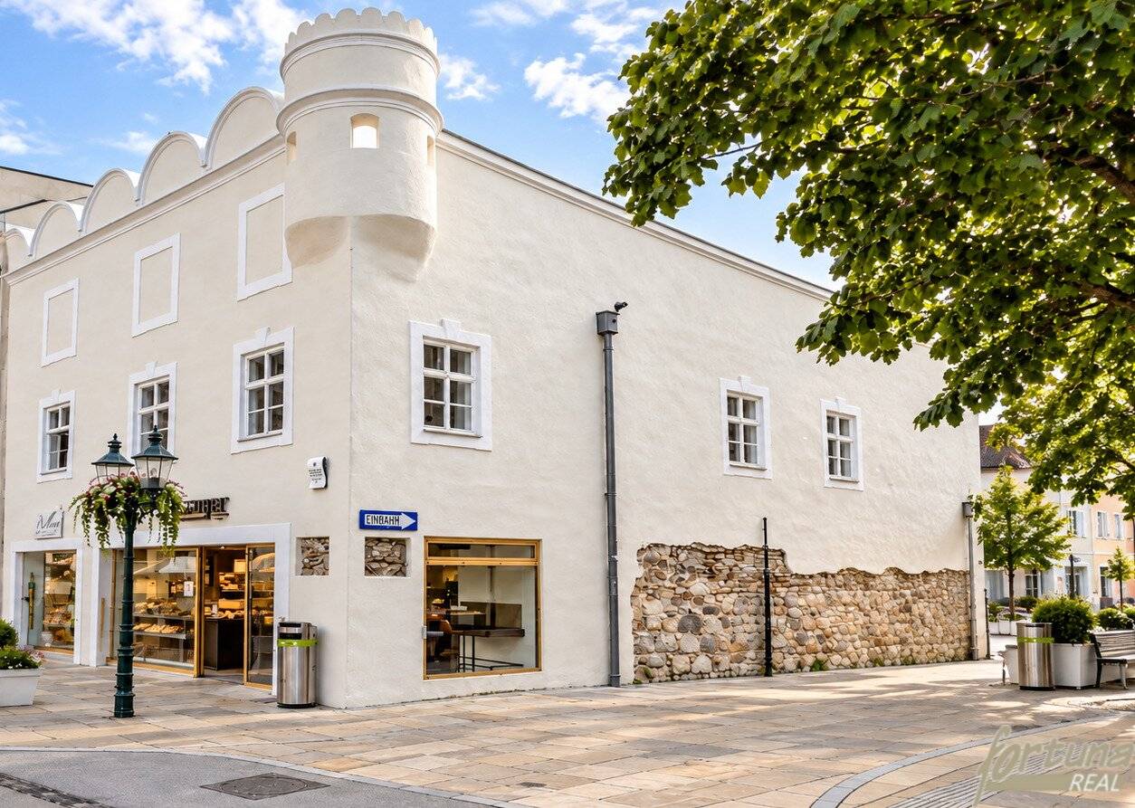Historic townhouse with two shops and apartments in Tulln an der Donau
