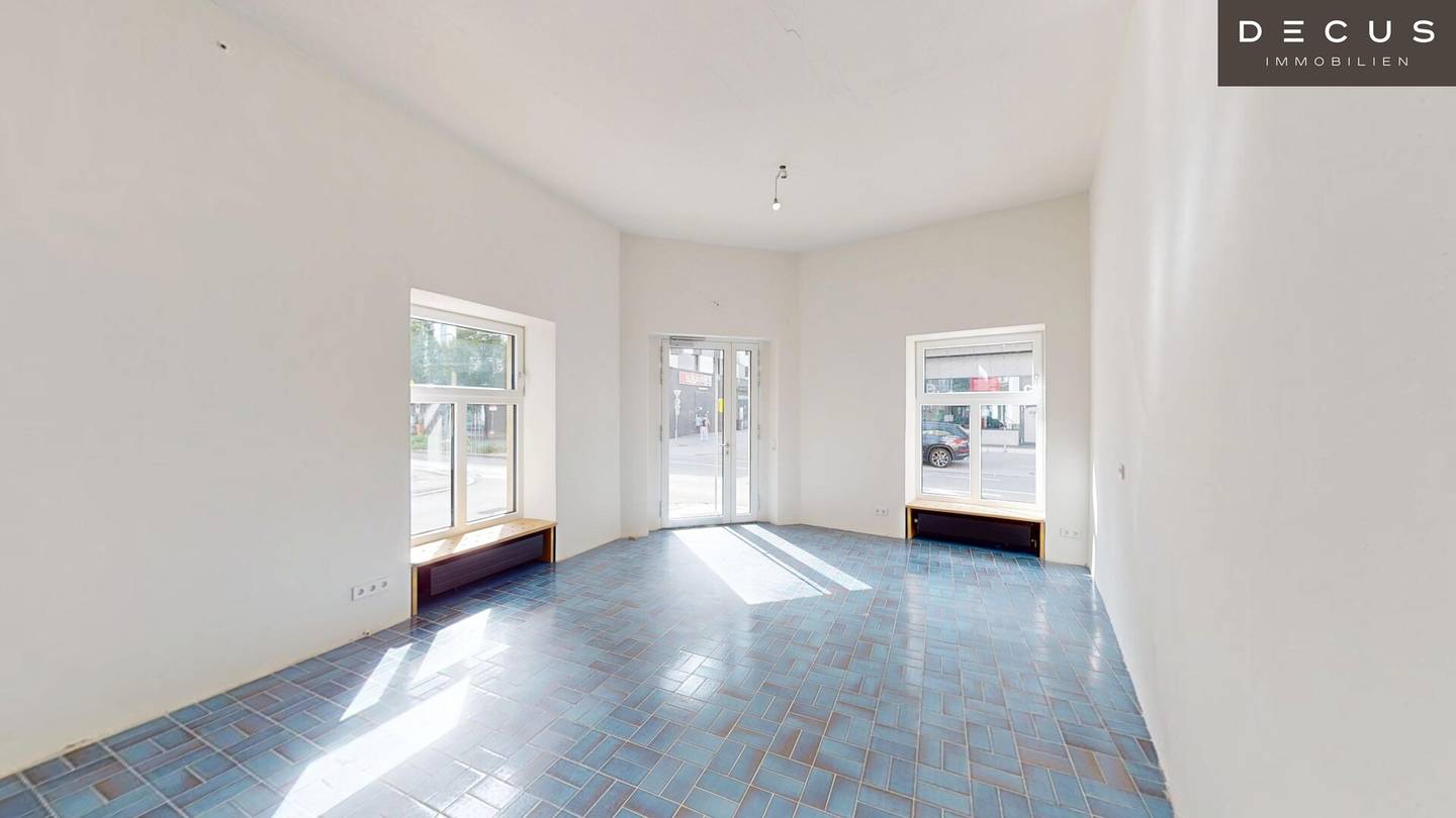 Charming corner commercial space in a highly frequented location with large storage area