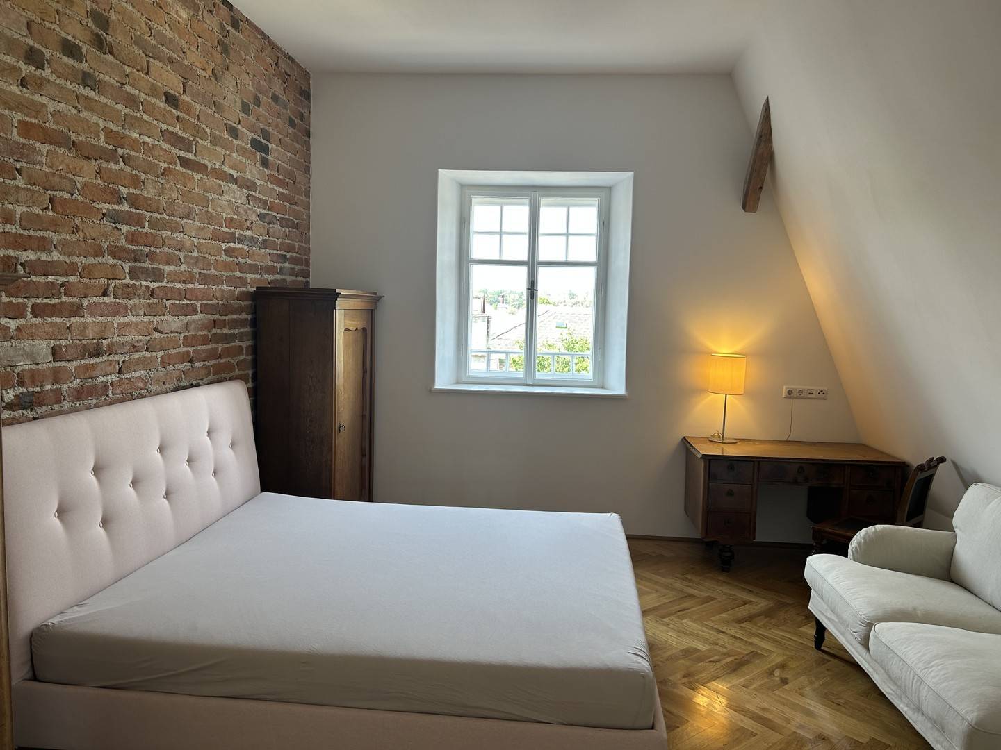 Refurbished penthouse with garden and herringbone parquet
