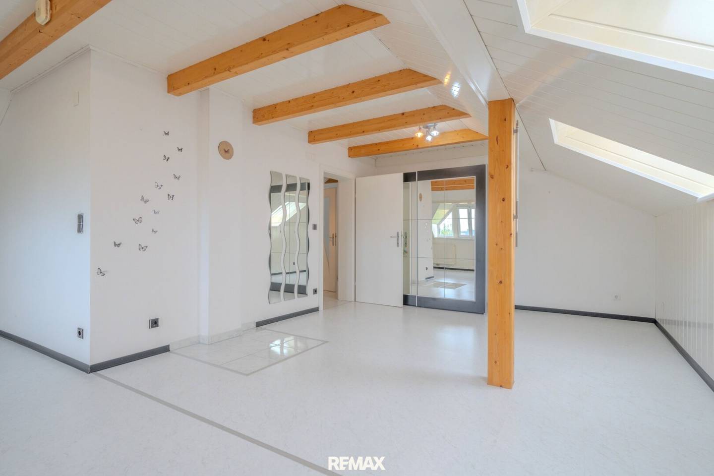 Plenty of Space for New Ideas: Spacious Single-Family House on 1,478 m² Plot
