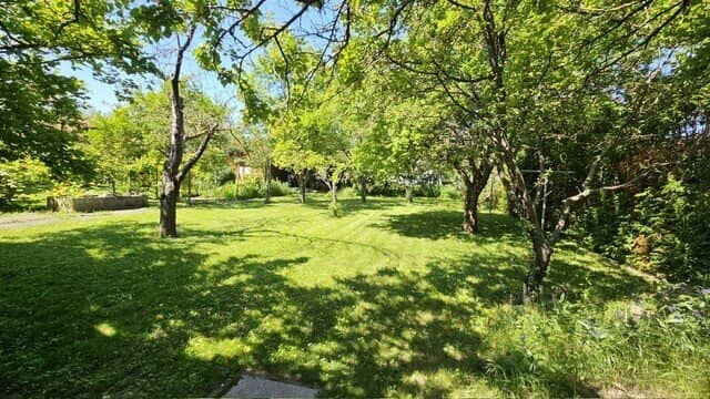 Beautiful plot of land - 1,064 m² - on the outskirts of Vienna - ideal for semi-detached house or small residential development