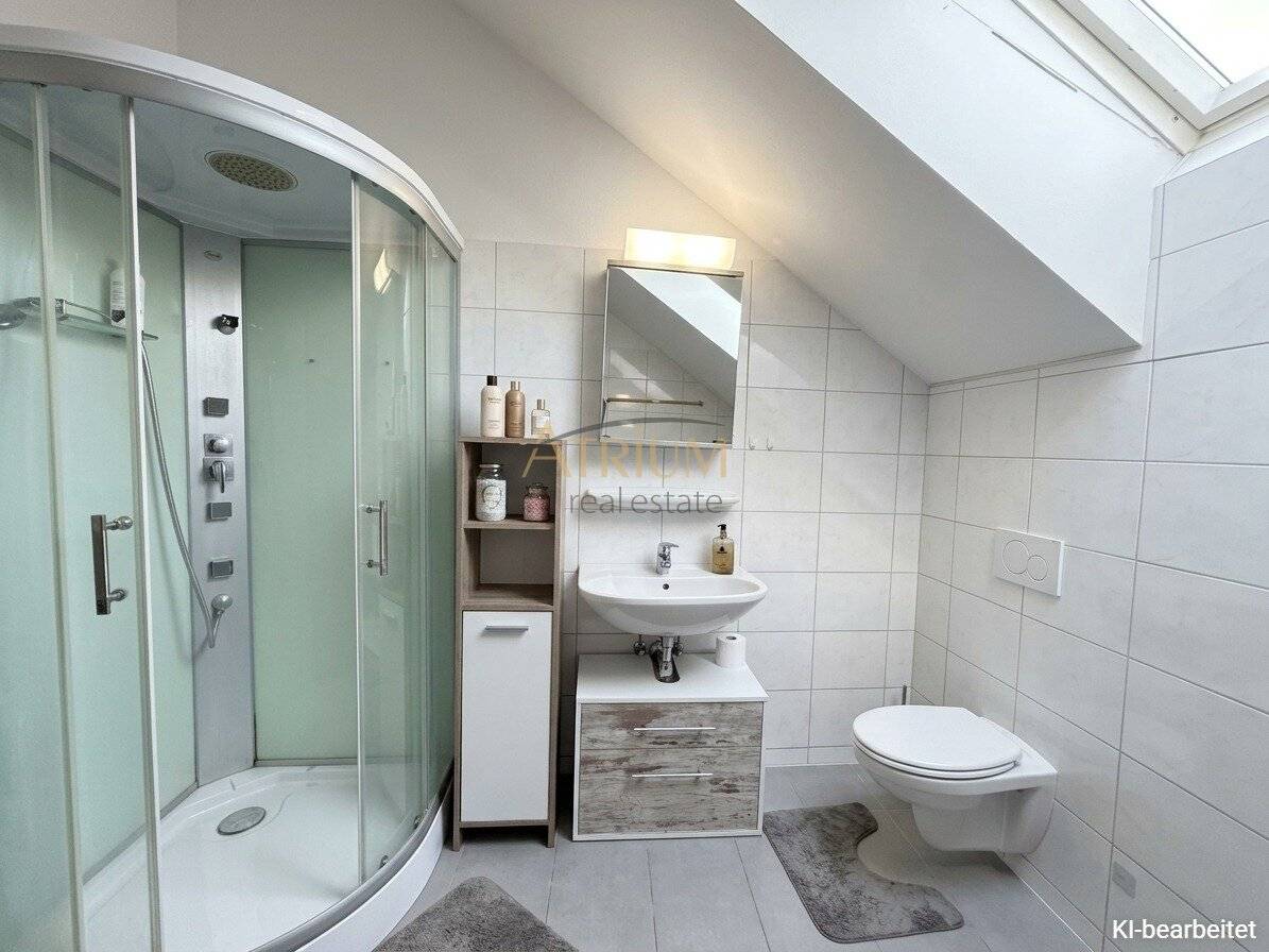 Bright three-room attic apartment with charm and distant view in Wiener Neustadt.