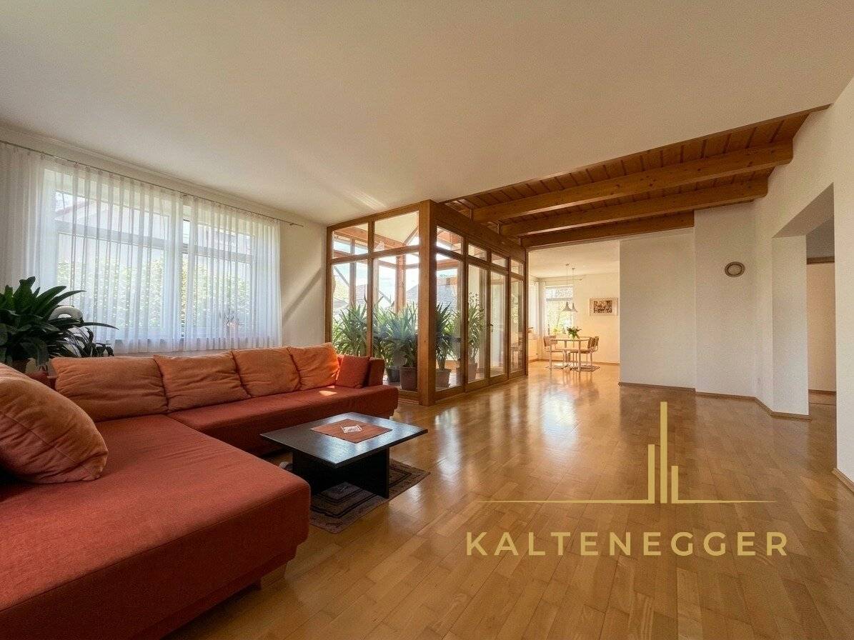 Spacious single-family house with a special sense of space and beautiful garden