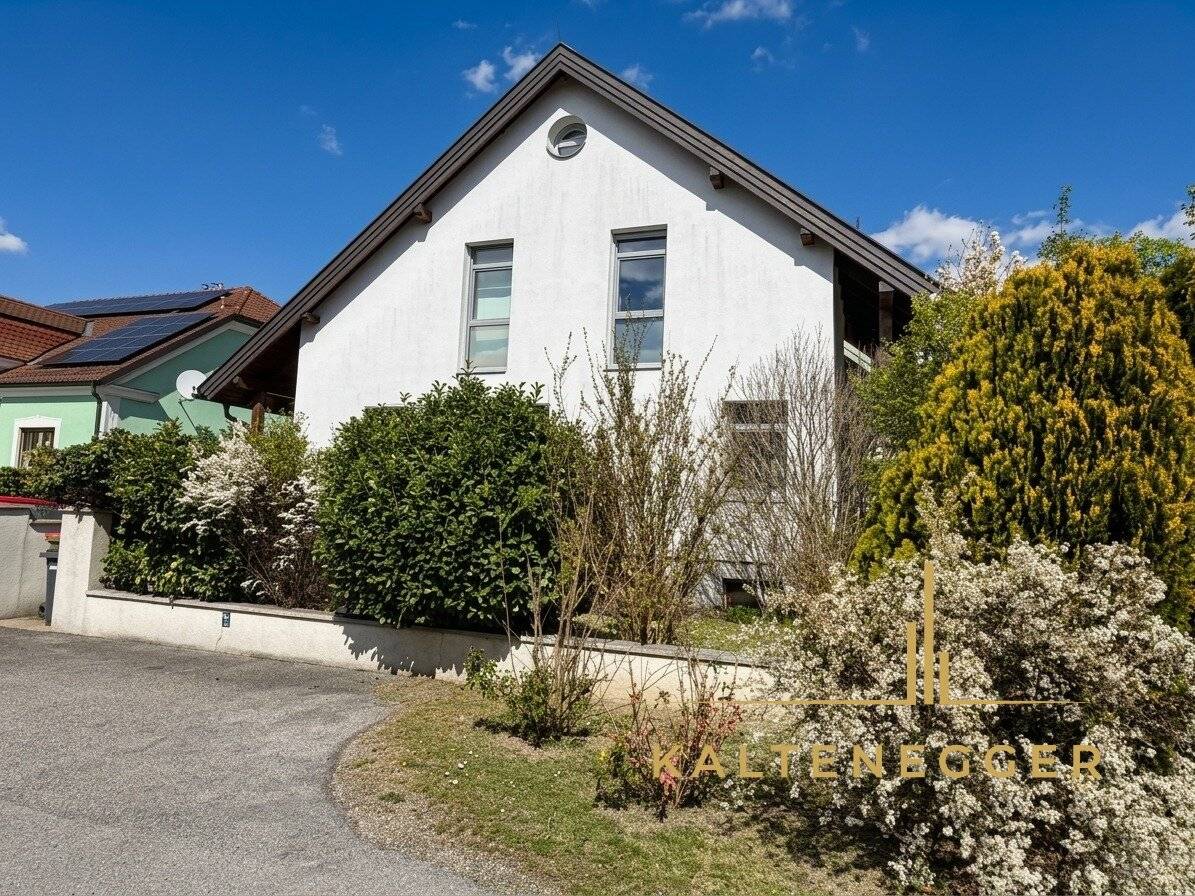Spacious single-family house with a special sense of space and beautiful garden