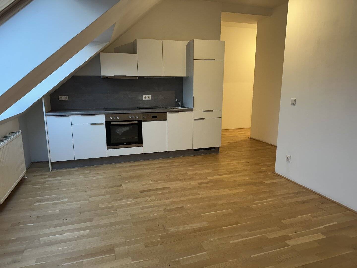 Sunny apartment near the train station and the center only 16 min by S-Bahn to U6 Wien Meidling