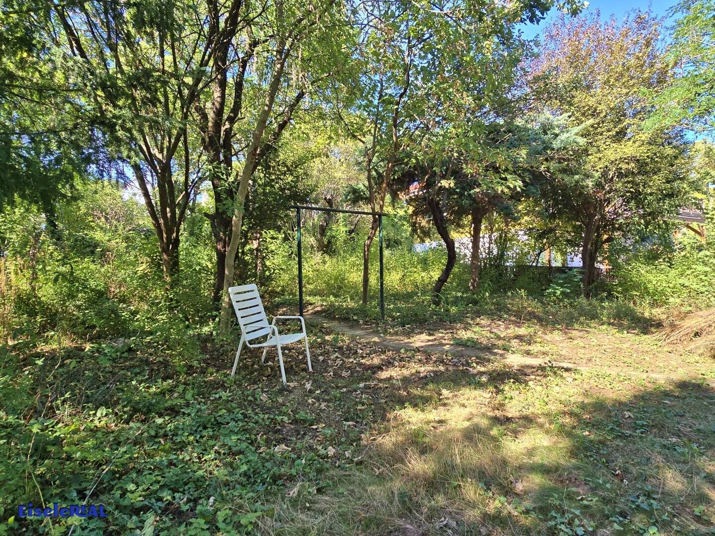 Plot with old house - quiet location – potential