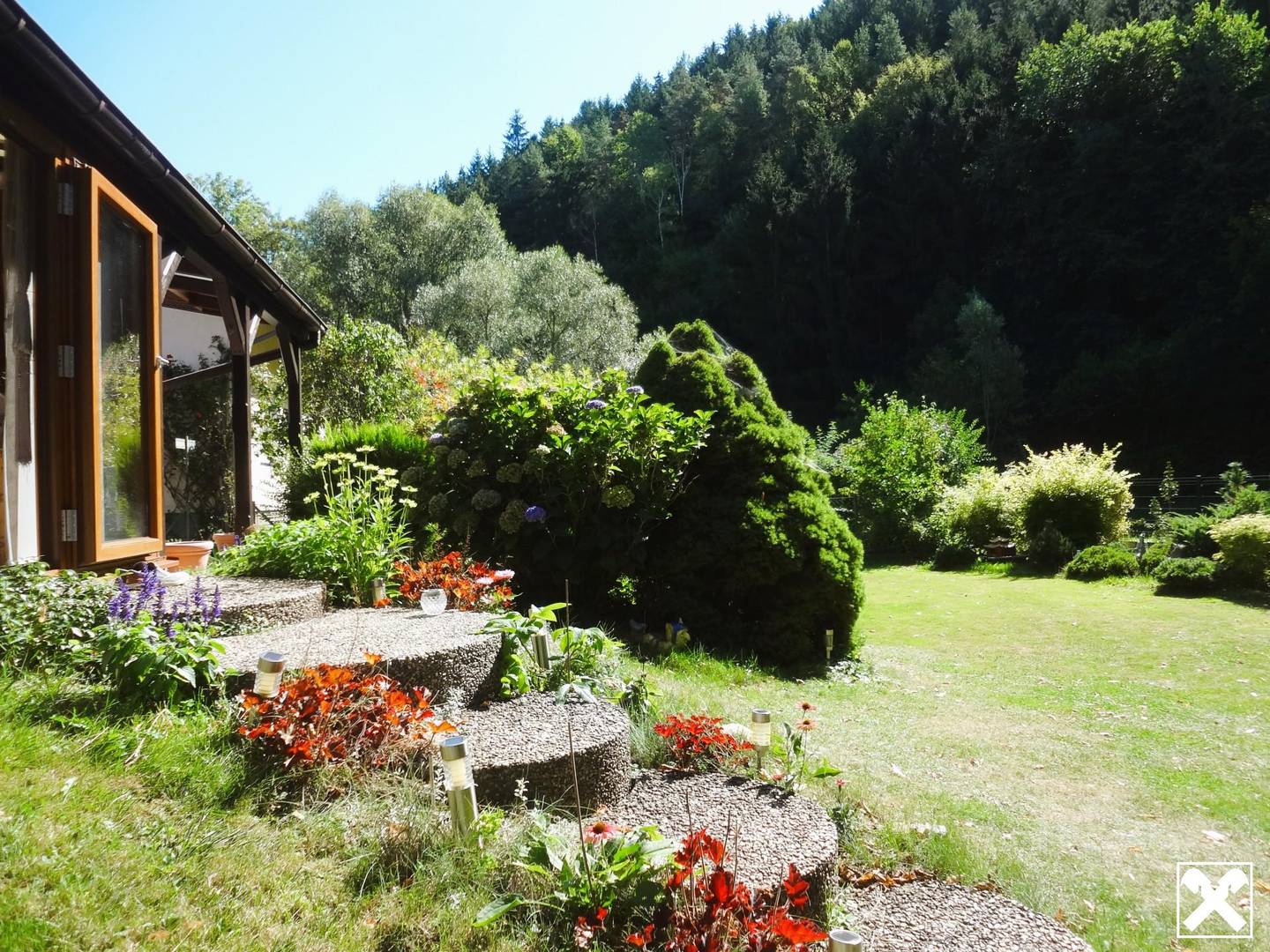 Wohnung mit Garten und Wintergarten in ruhiger Ortsrandlage
