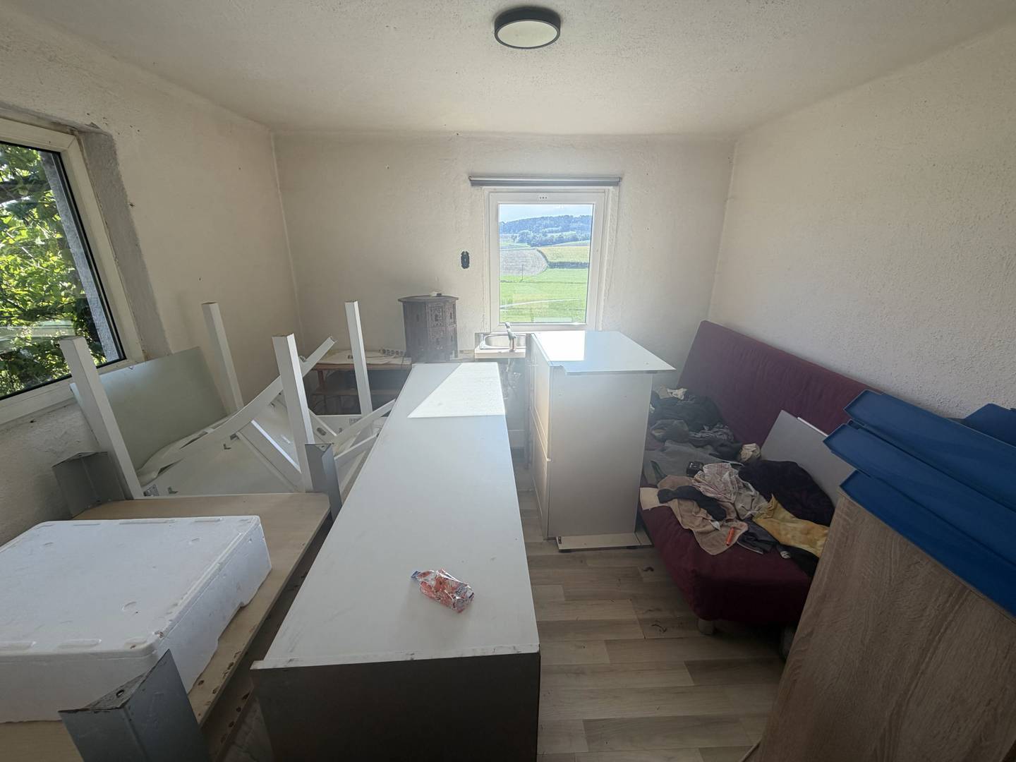 Development plot with existing building and garden Apartment