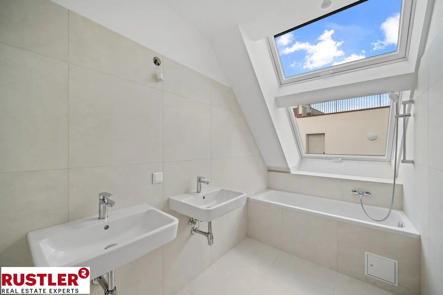 Helle Dachgeschosswohnung mit Weitblick und großer Terrasse