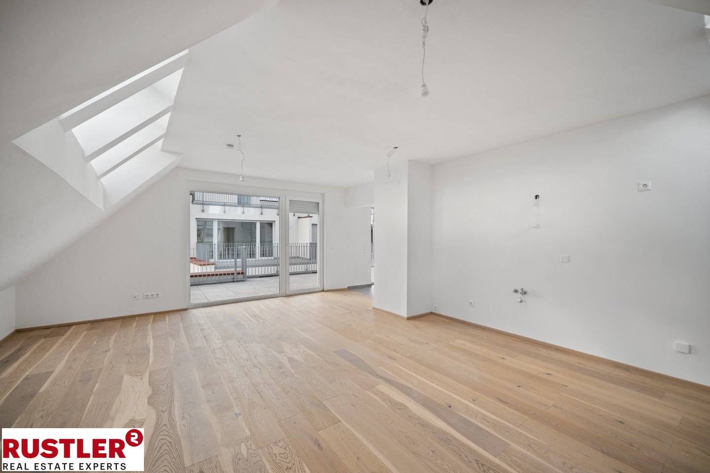 Helle Dachgeschosswohnung mit Weitblick und großer Terrasse