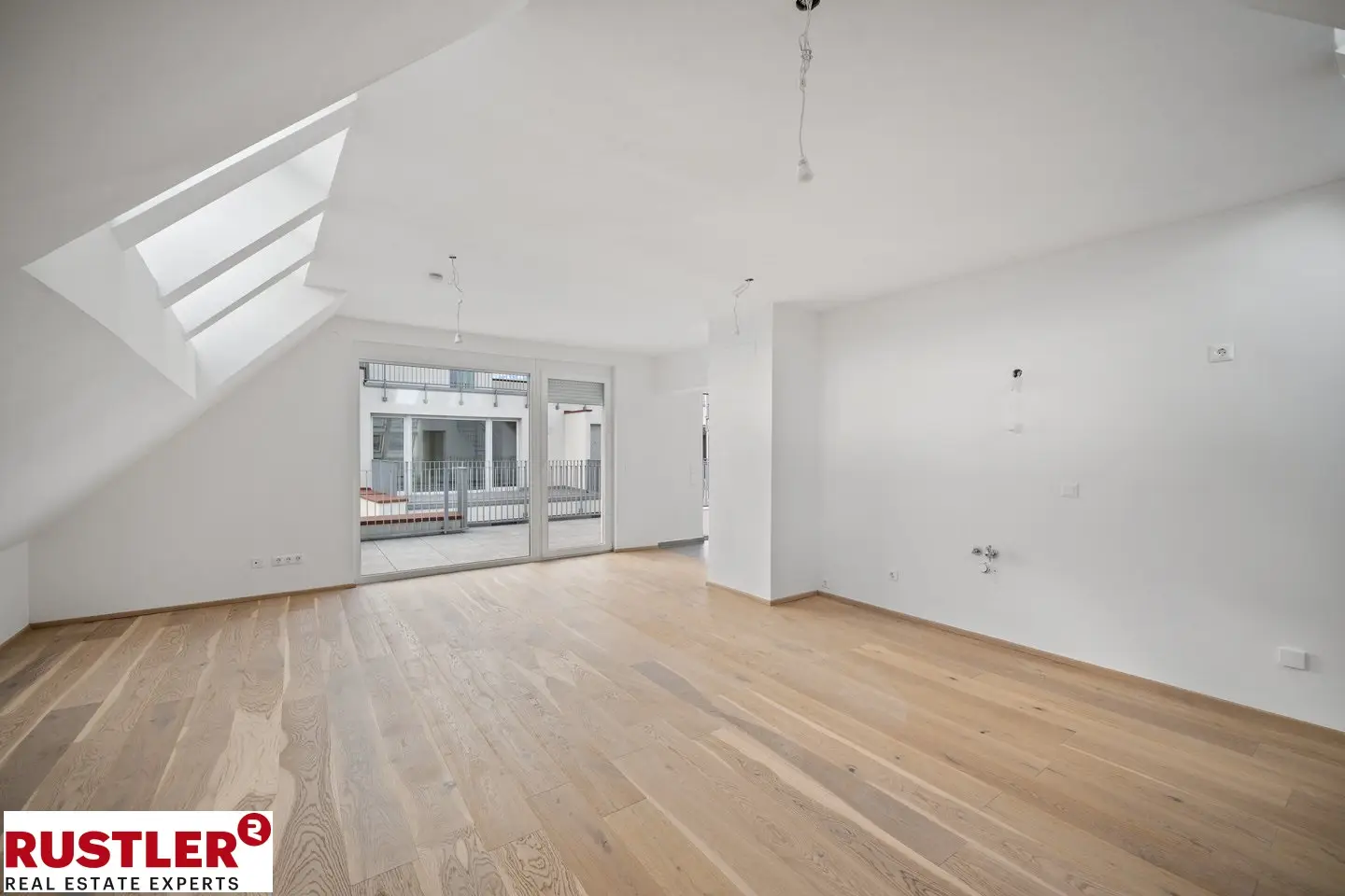 Helle Dachgeschosswohnung mit Weitblick und großer Terrasse