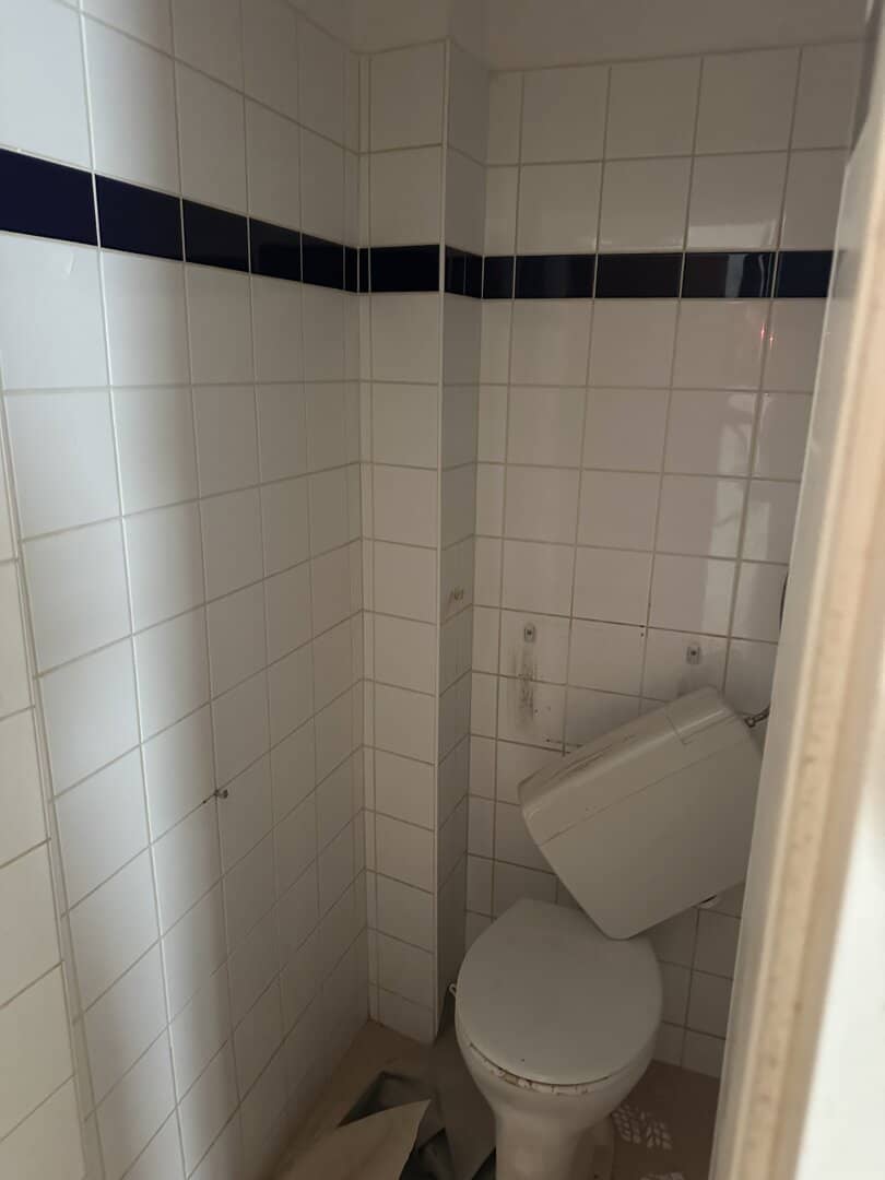 Charming historic building with potential in need of renovation near U3 Hütteldorfer Straße and U4 Unter St. Veit