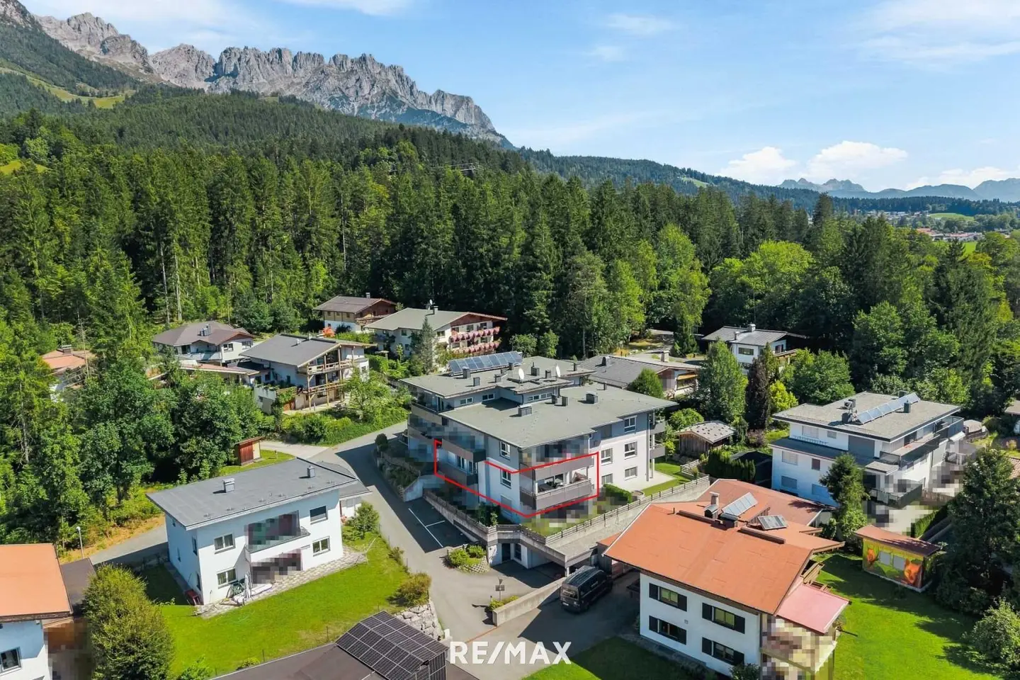 Lichtdurchflutete Wohnung mit Bergblick und zwei Balkonen