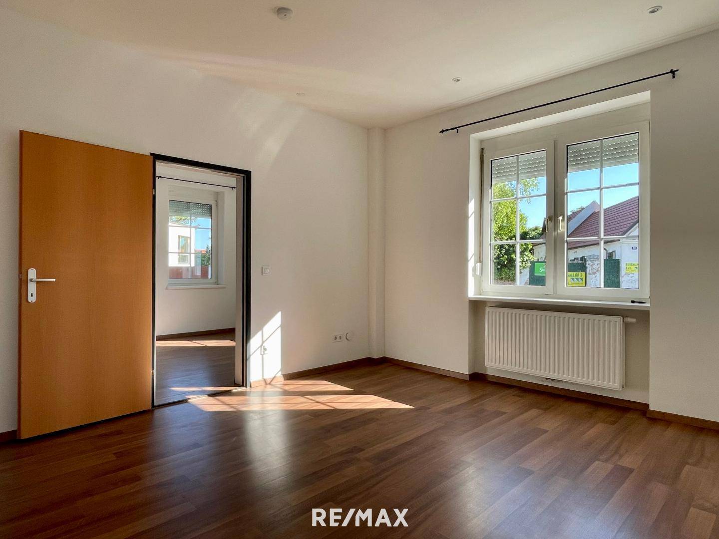 Sunny ground floor apartment with parking and cellar
