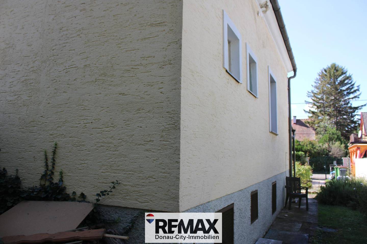 Sunny building plot with existing house Wohnung