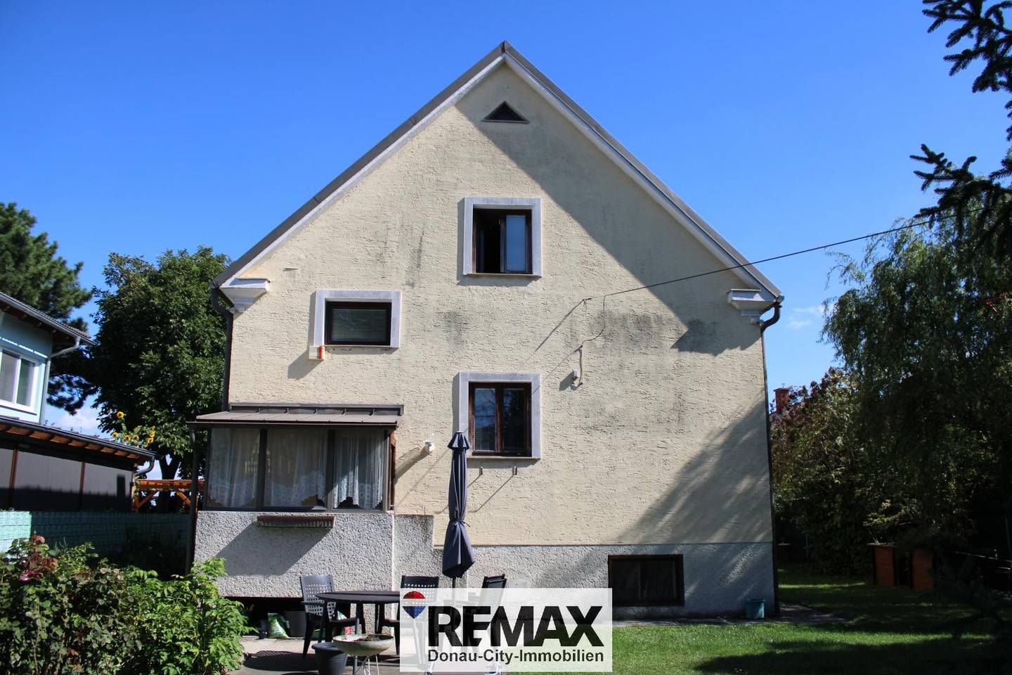 Sunny building plot with existing house Wohnung