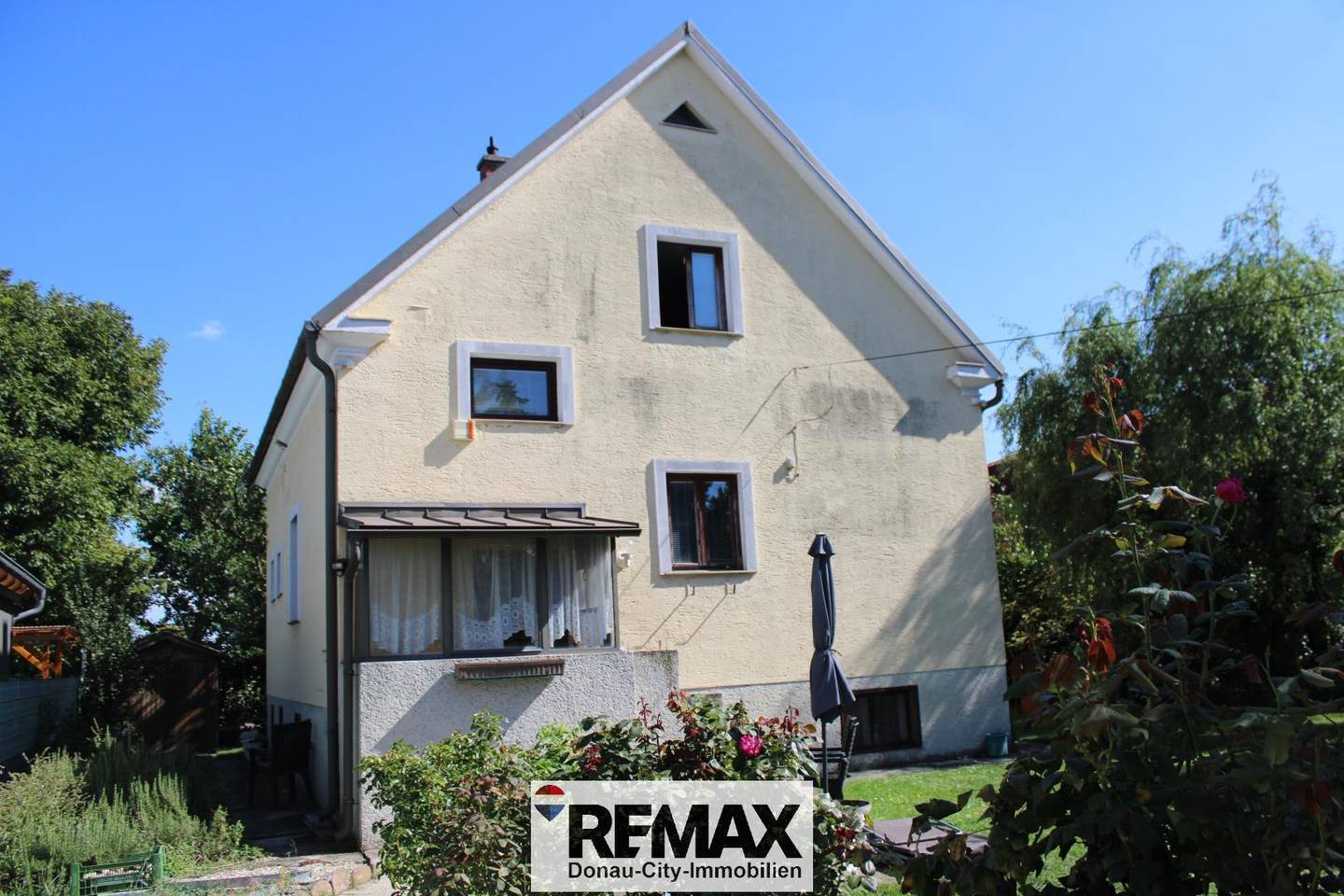 Sunny building plot with existing house Wohnung