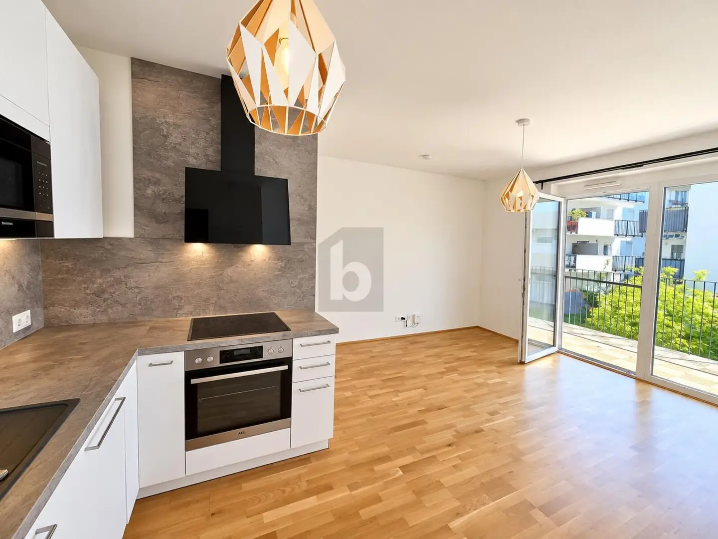 Apartment with large balcony and courtyard view