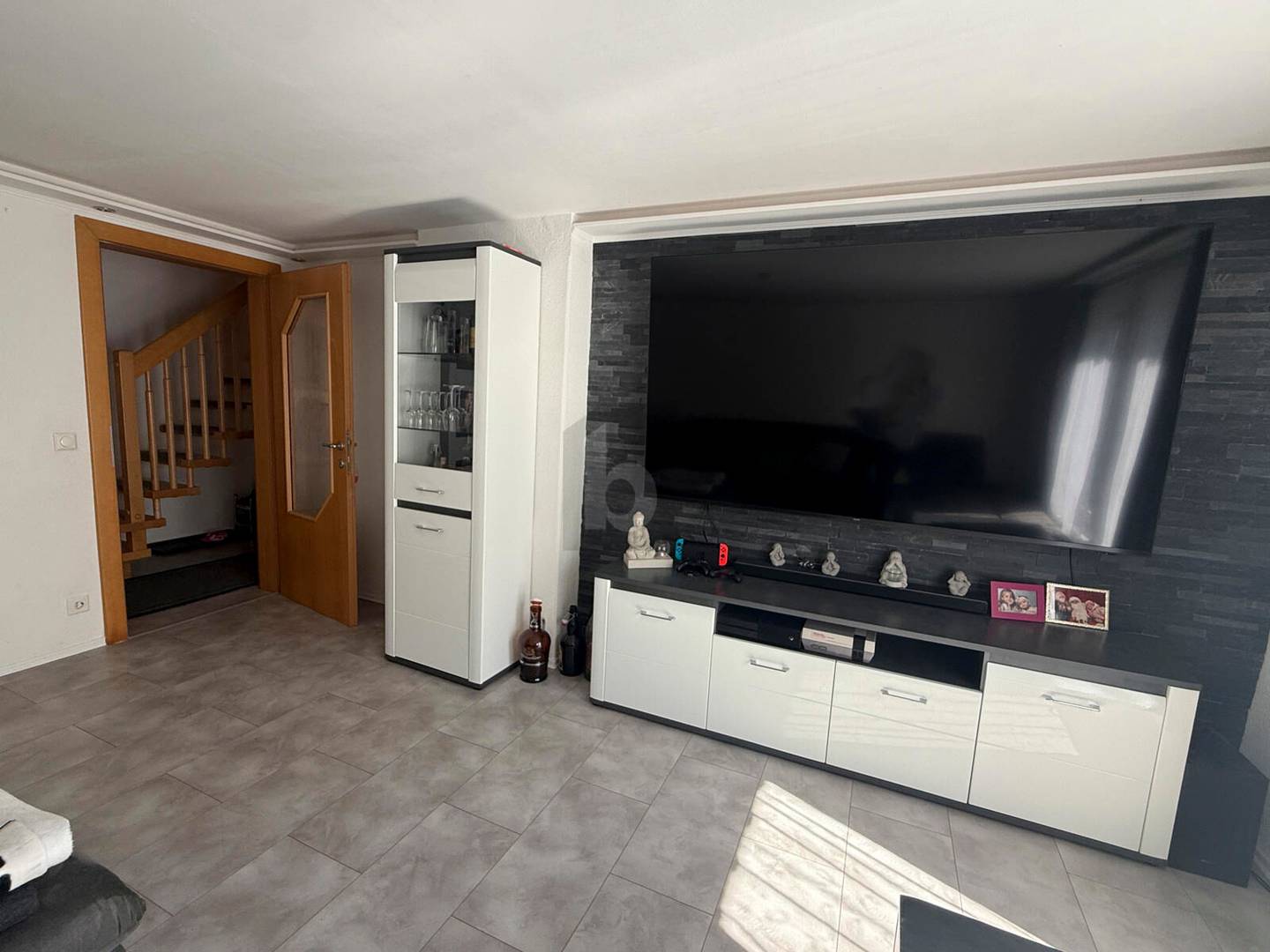Bezugsfertige familienwohnung in Südhanglage am Bach mit Pool