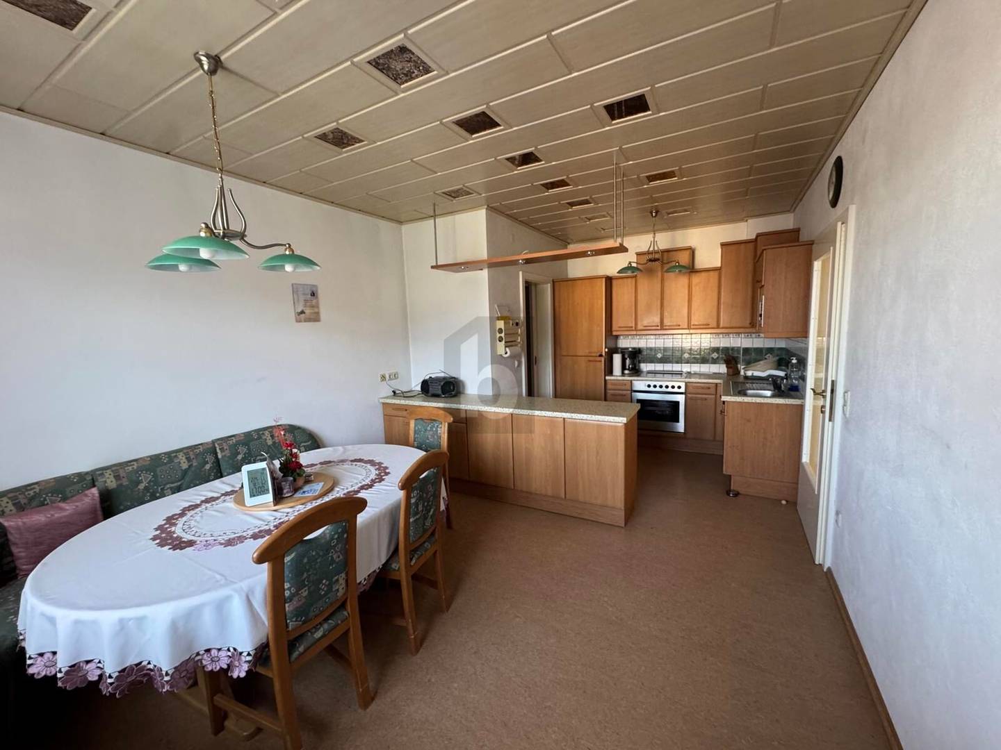 Family apartment in nature with large garden and garage