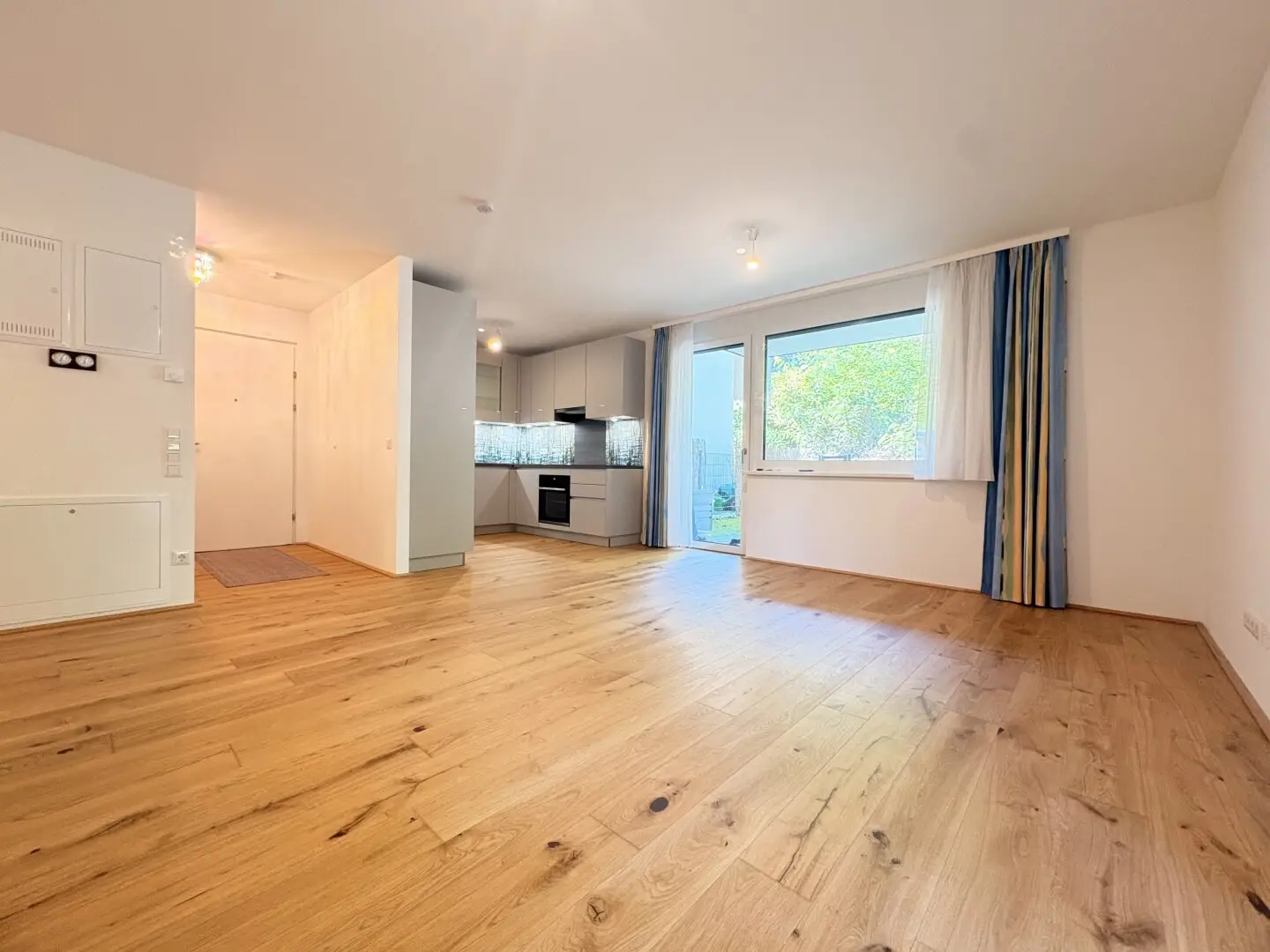 Ihr neues Zuhause + Eigengarten+ Outdoor-Gemeinschaftspool, der Lieblingsplatz der Familie