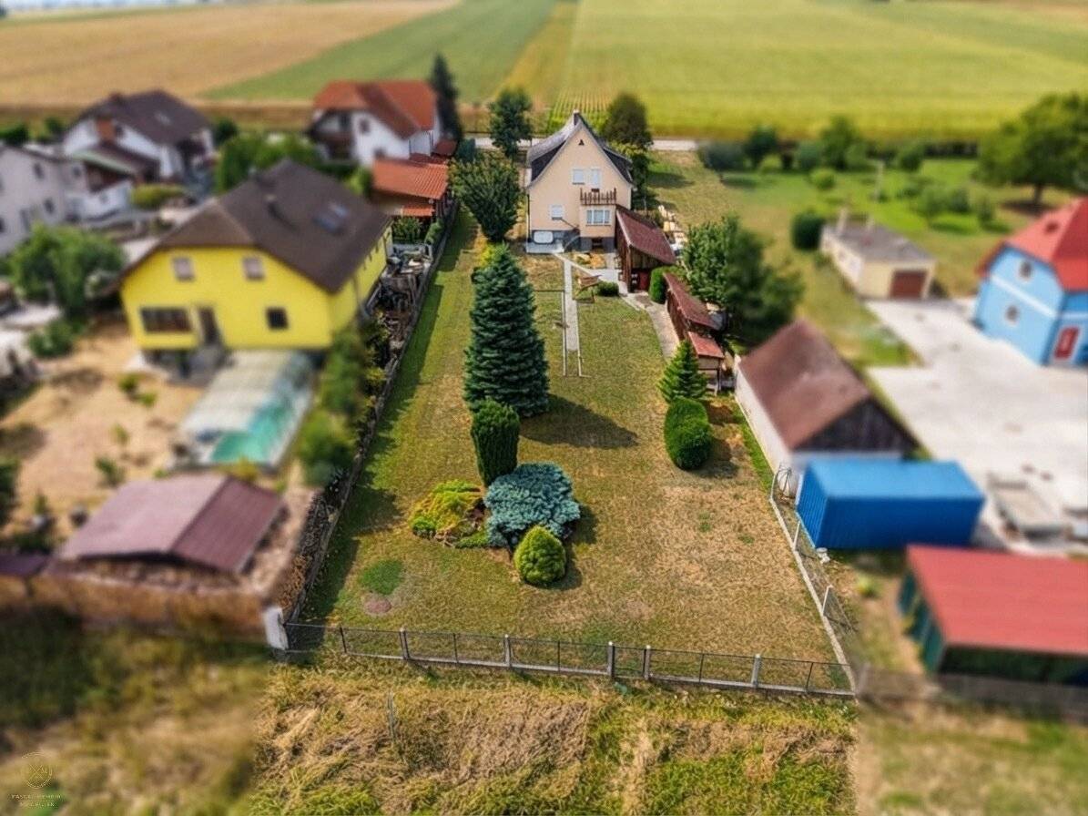 Charming single-family house with building land reserves
