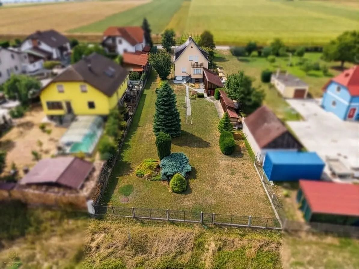 Charming single-family house with building land reserves