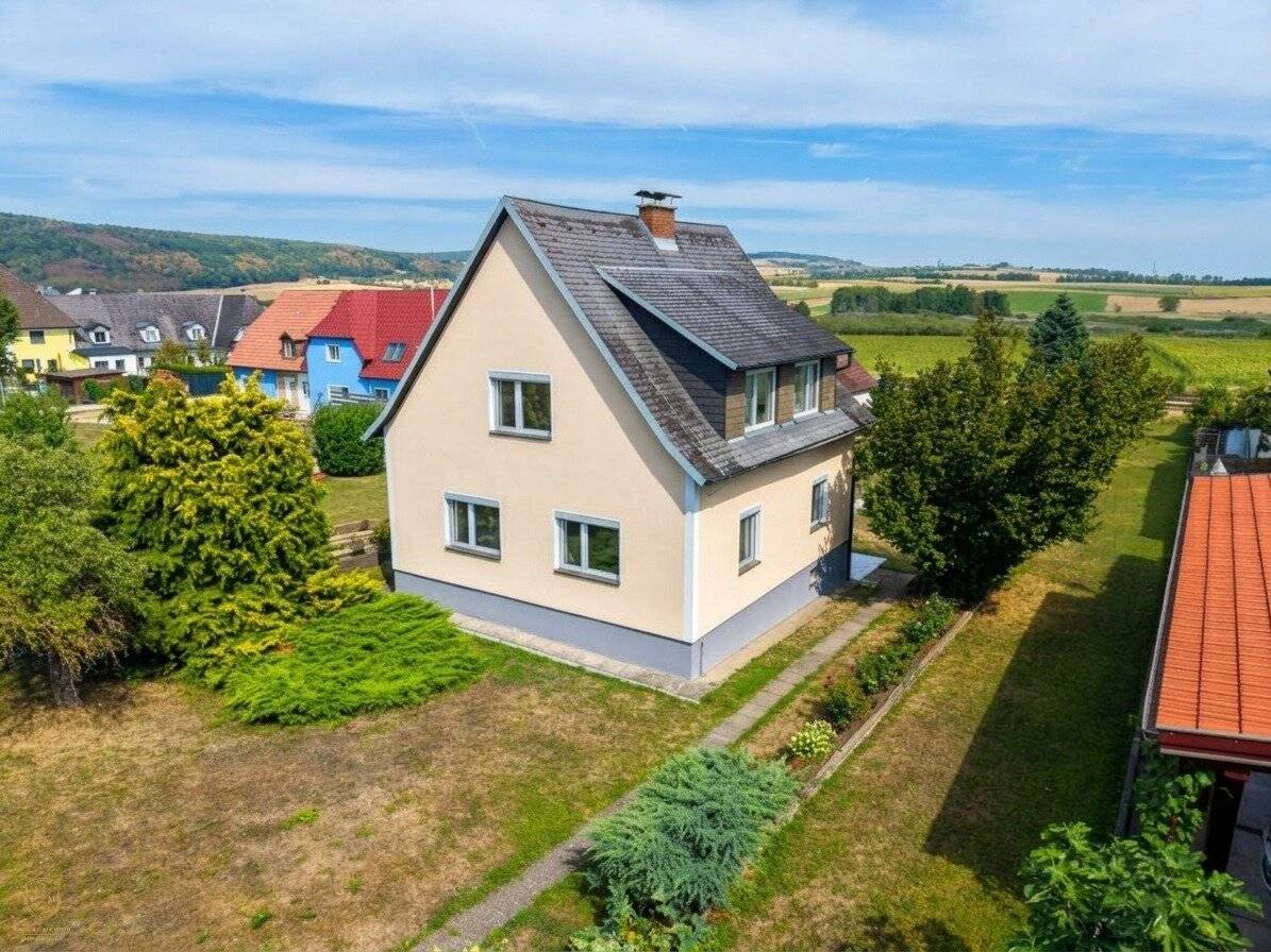 Charming single-family house with building land reserves