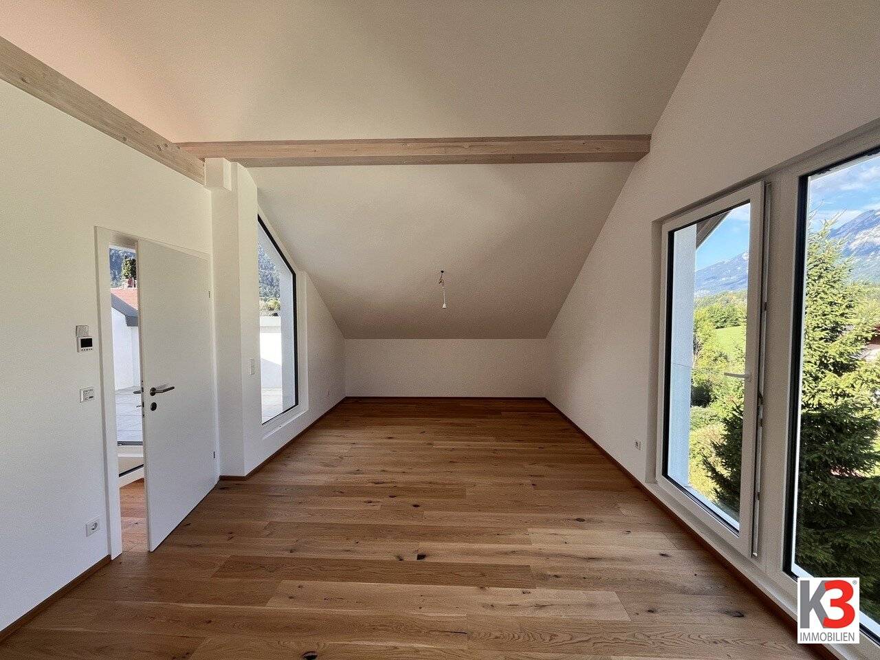 Penthouse-Feeling - Lift mit Schlüssel direkt in die Wohnung, Dachterrasse, 2 Bäder 3 Parkplätze und Panoramablick