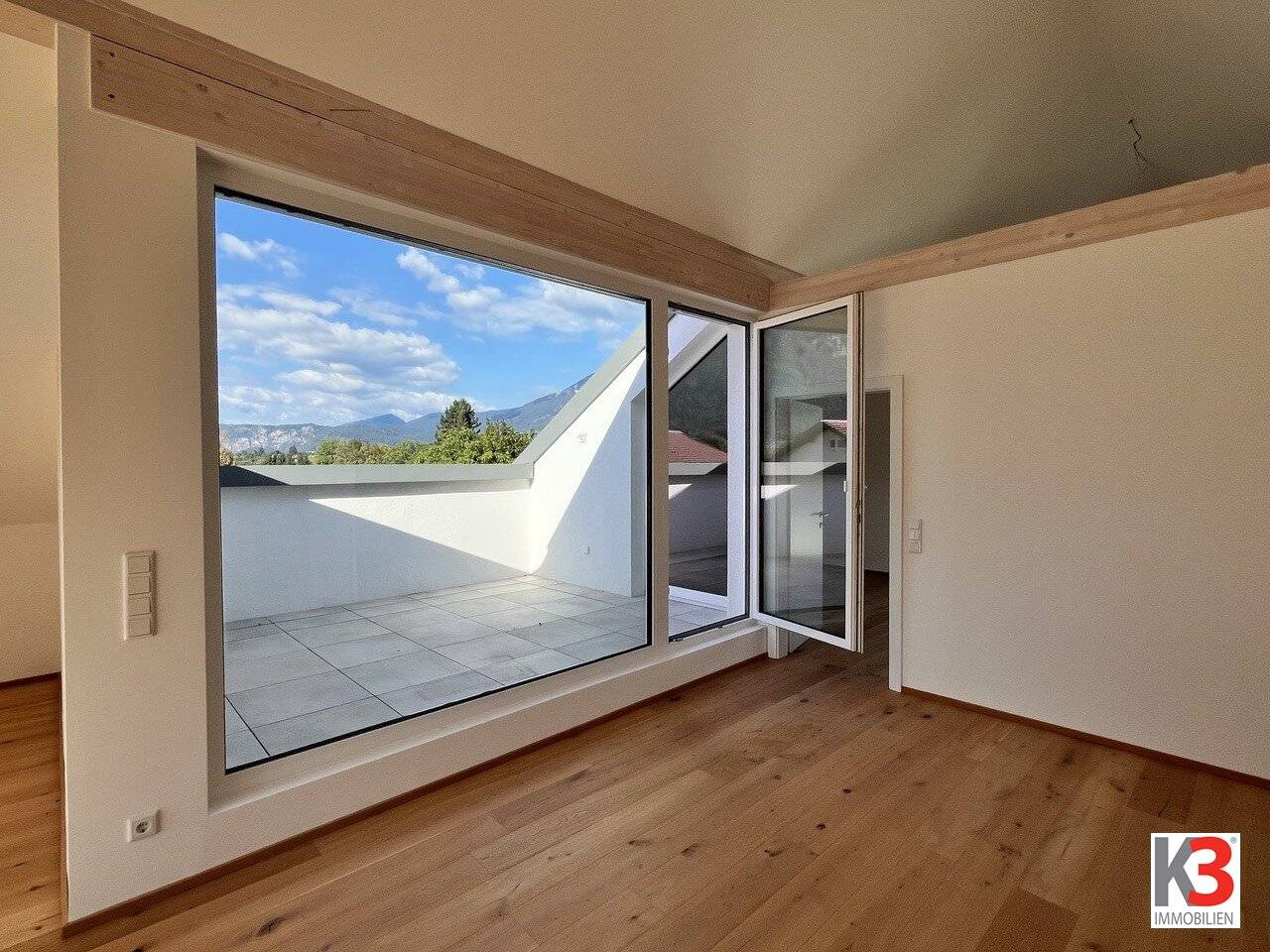 Penthouse-Feeling - Lift mit Schlüssel direkt in die Wohnung, Dachterrasse, 2 Bäder 3 Parkplätze und Panoramablick