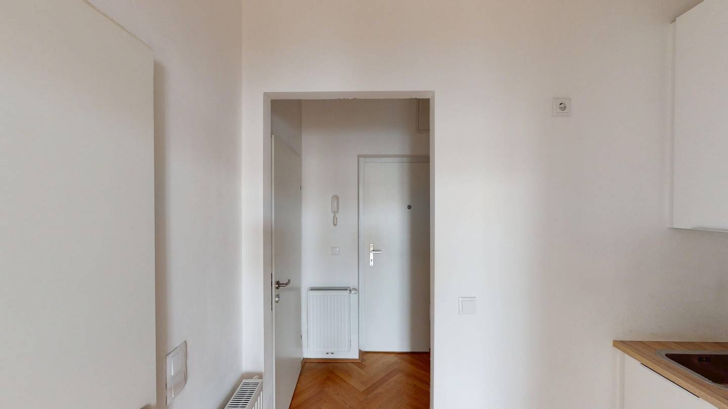 Renovated old building gem on raised ground floor near U3 Ottakring