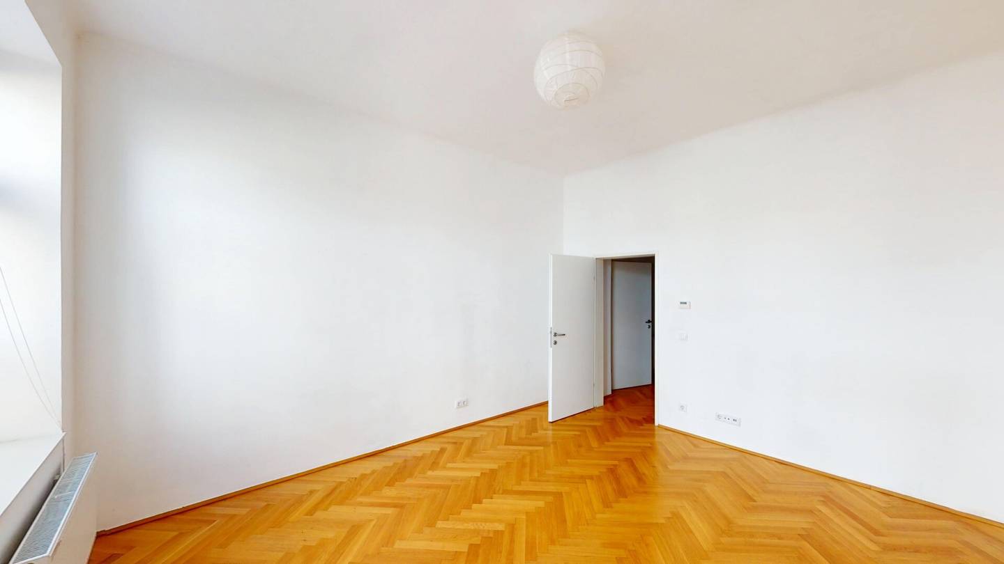 Renovated old building gem on raised ground floor near U3 Ottakring