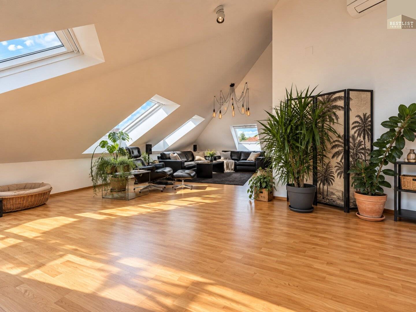 Spaciousness at the highest level – Attic apartment in sought-after Baden location