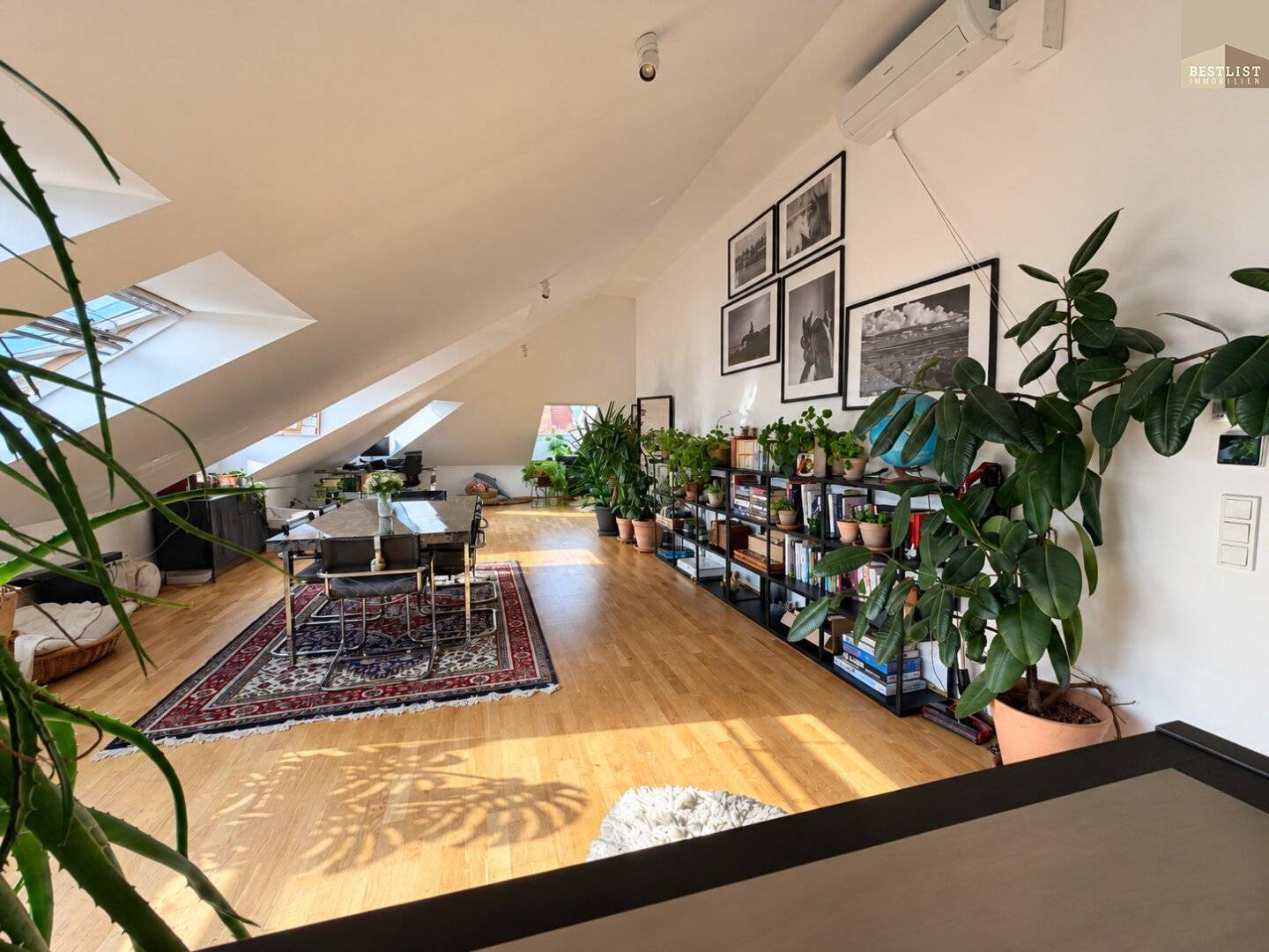 Spaciousness at the highest level – Attic apartment in sought-after Baden location