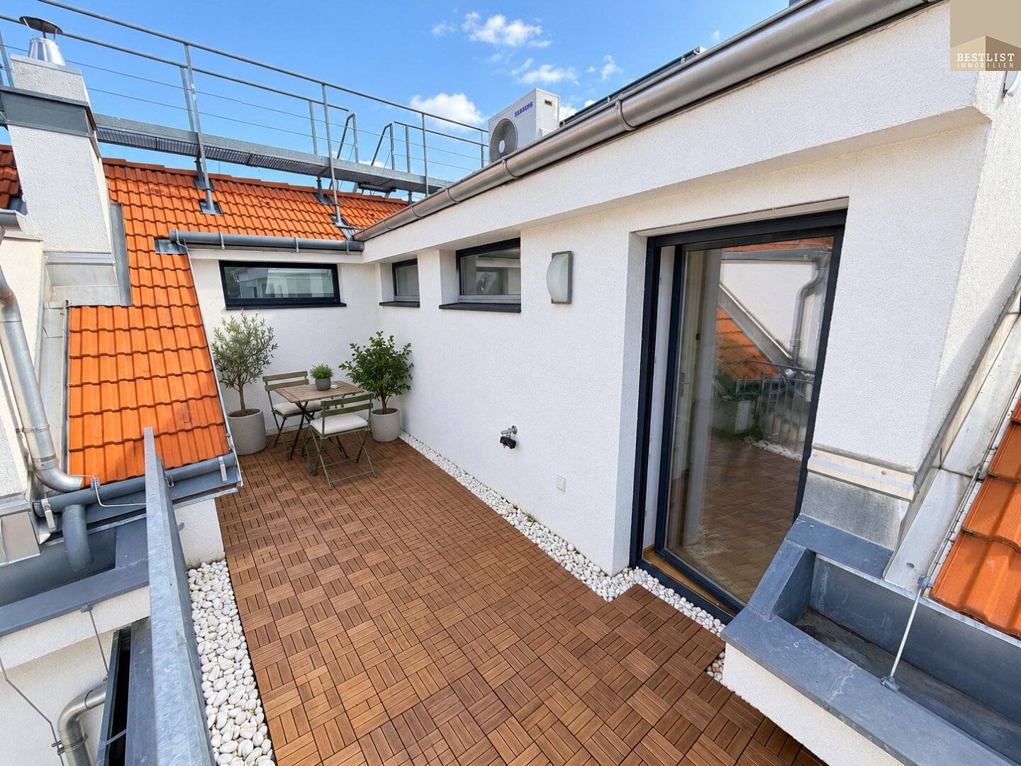 Spaciousness at the highest level – Attic apartment in sought-after Baden location