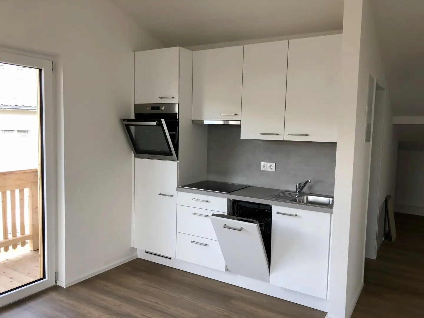 Neuwertige 2-Zimmer-Wohnung mit Klimaanlage & Panoramablick