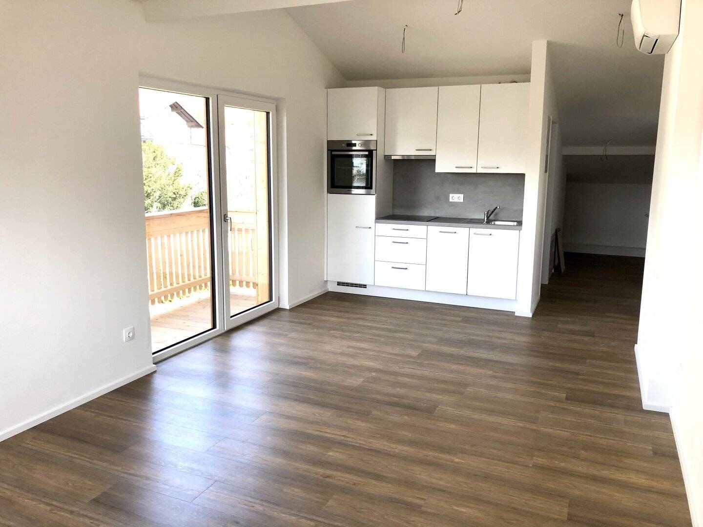 Like-new 2-room apartment with air conditioning and panoramic view
