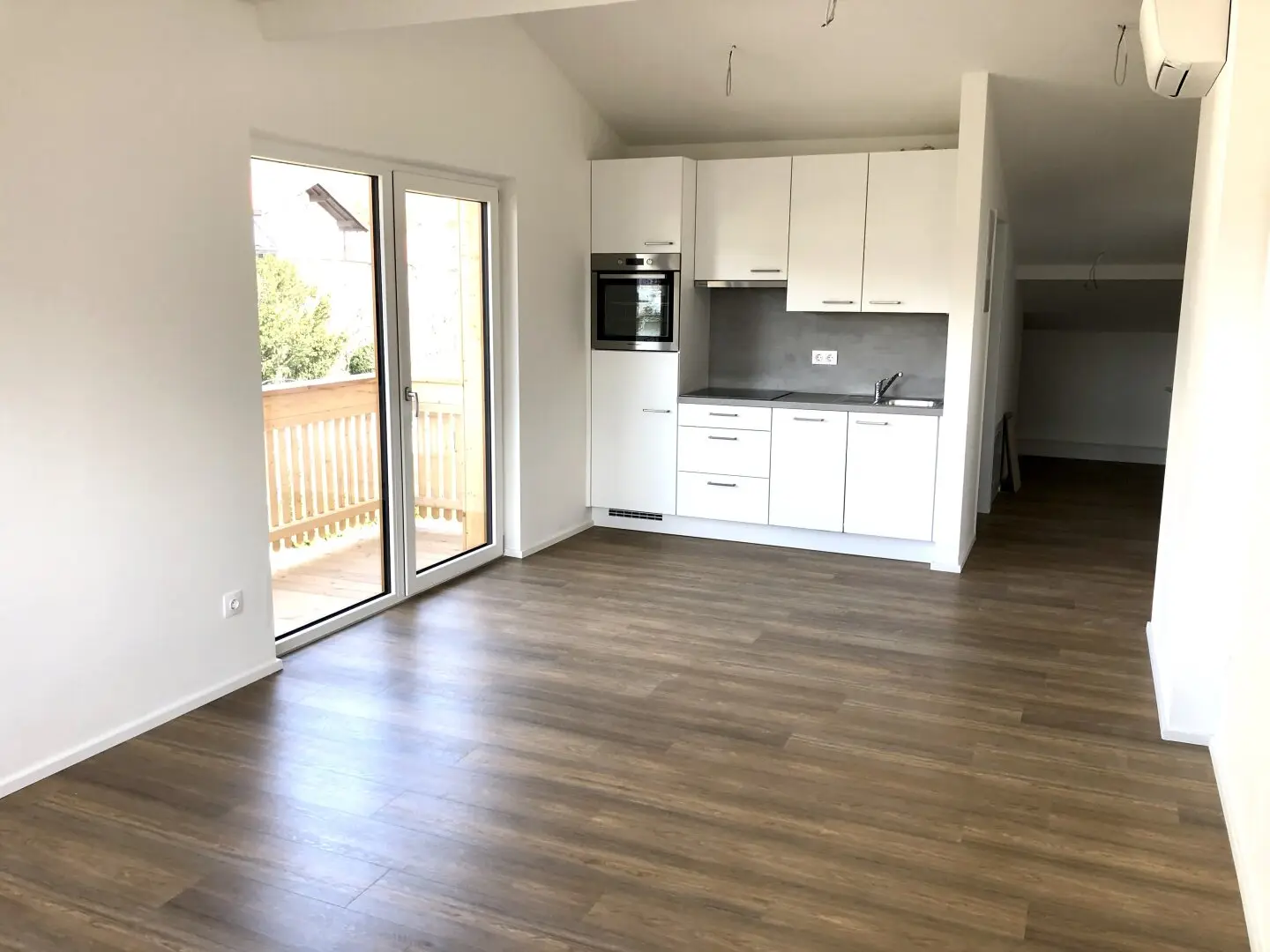 Neuwertige 2-Zimmer-Wohnung mit Klimaanlage & Panoramablick